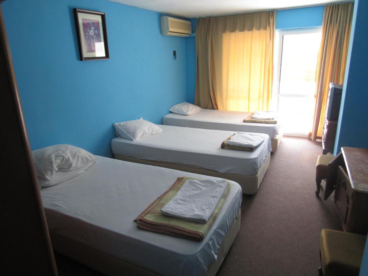 Hostel Papagal Varna Esterno foto