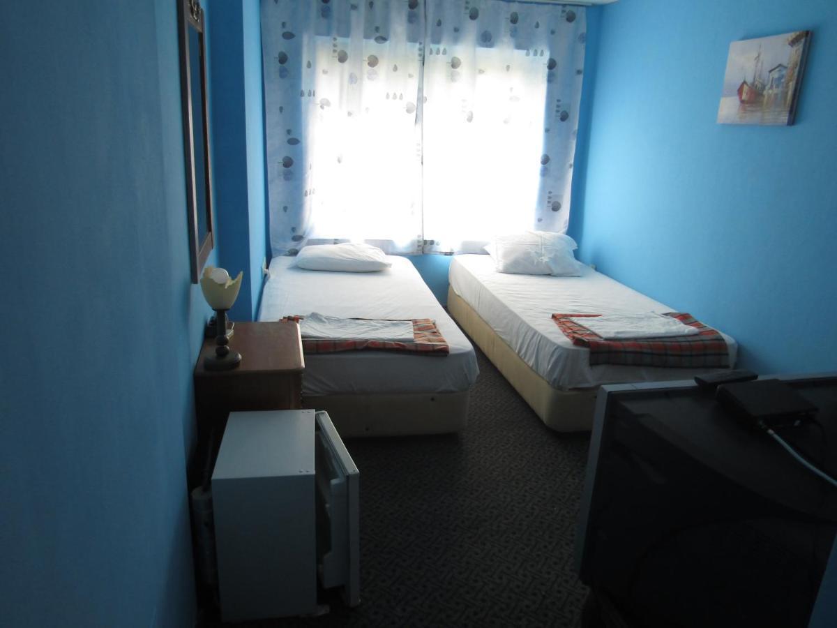 Hostel Papagal Varna Esterno foto