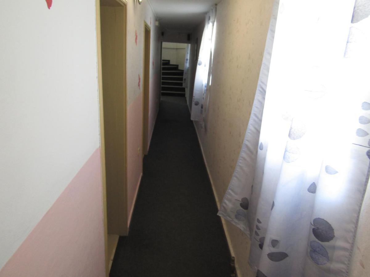 Hostel Papagal Varna Esterno foto
