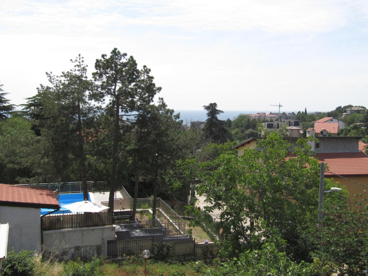Hostel Papagal Varna Esterno foto