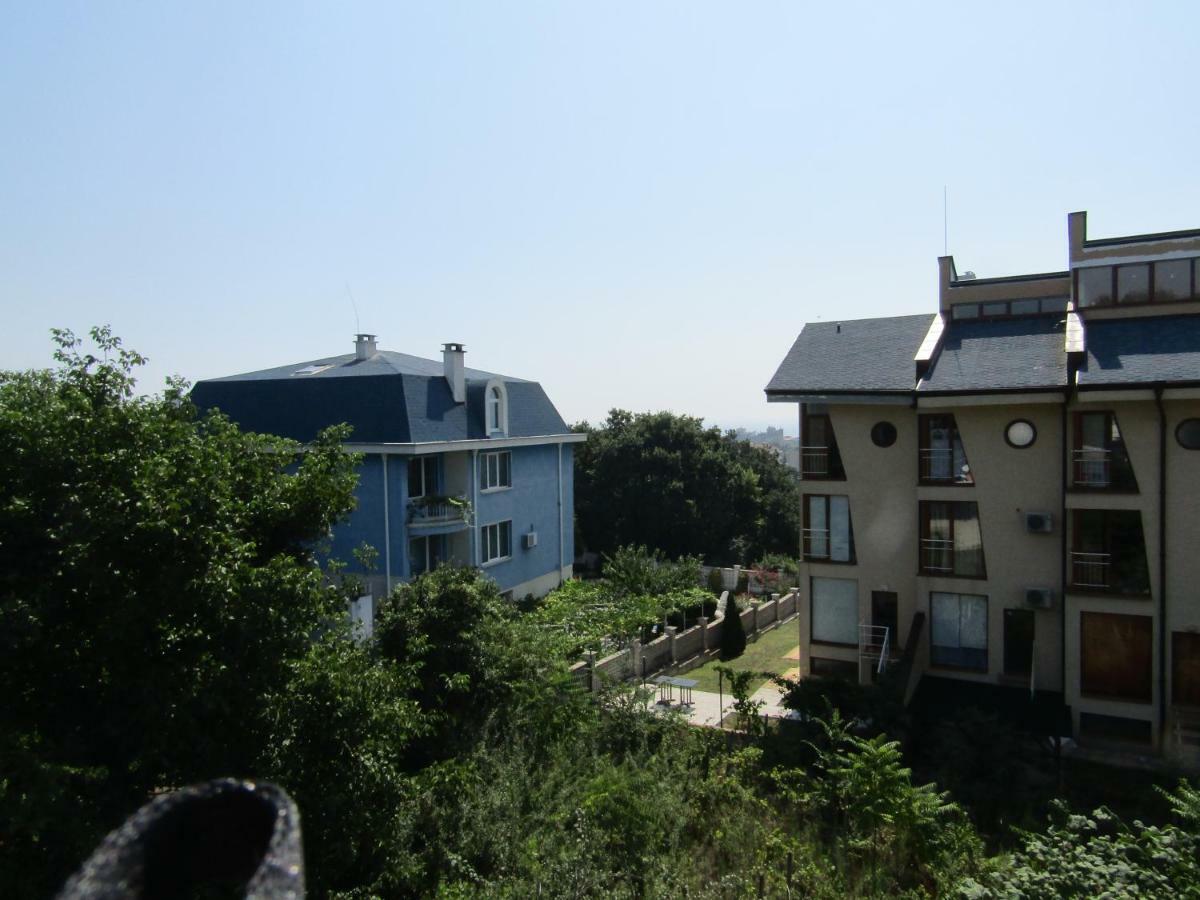 Hostel Papagal Varna Esterno foto
