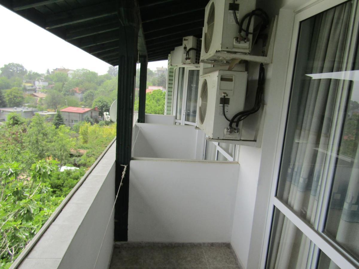 Hostel Papagal Varna Esterno foto