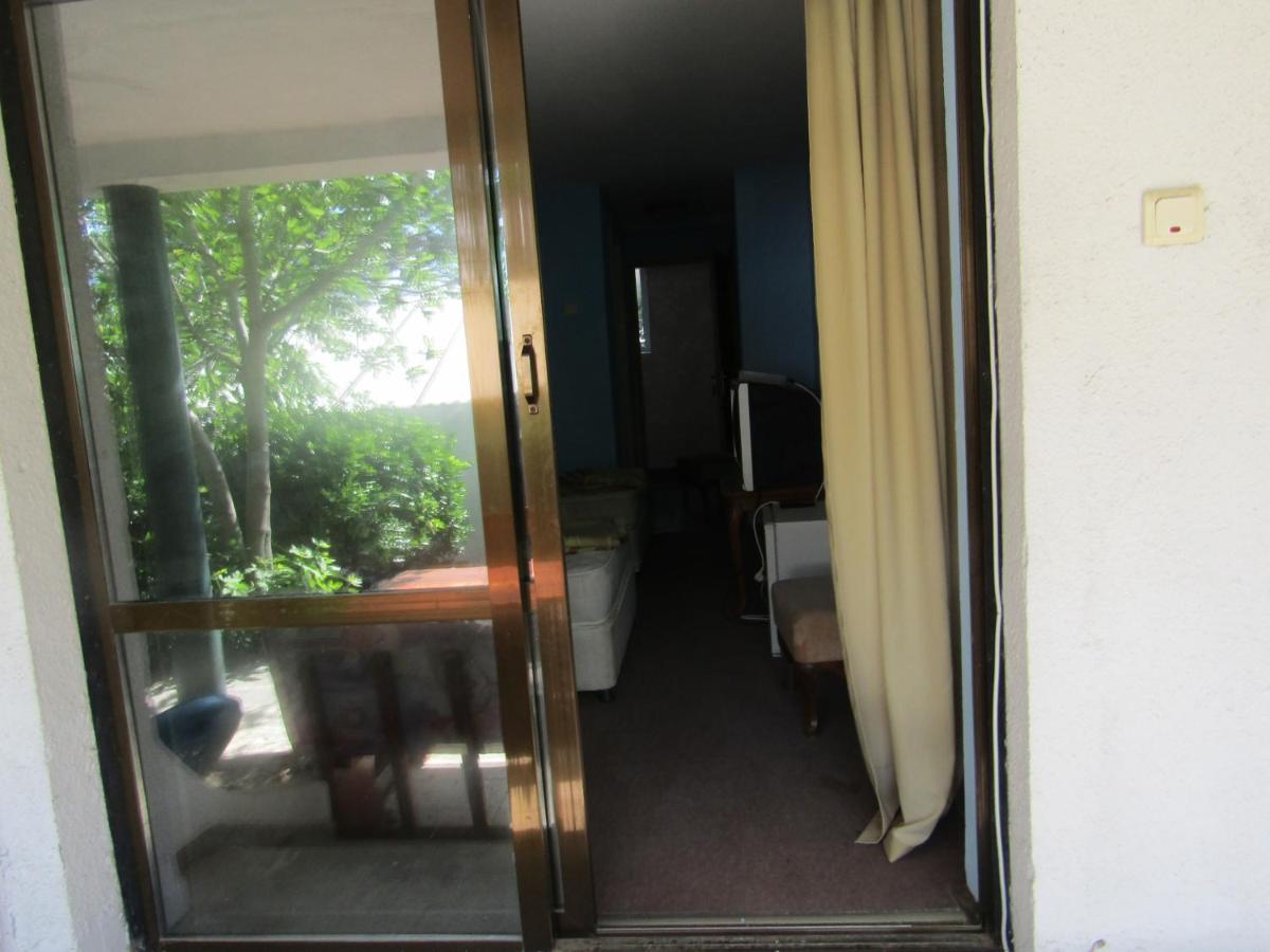 Hostel Papagal Varna Esterno foto